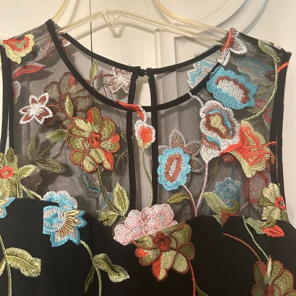 BEAUTIFUL Fully Embroidered Label by Five Twelve Floral Gown NWT - Picture 6 of 10